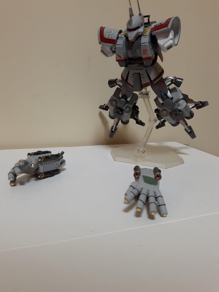 ……一応、腕はサイコミュシステムなので外れます………