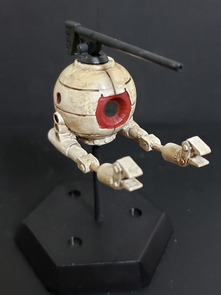 はい、そもそも大多数の人が興味ないであろう棺桶の話はこのくらいにします。
このキットはおまけ的な扱いなので大変簡素で組みやすかったです。加工はキャノンの穴とディスプレイ用に下部にプラ棒をぶっ刺したくらいです。