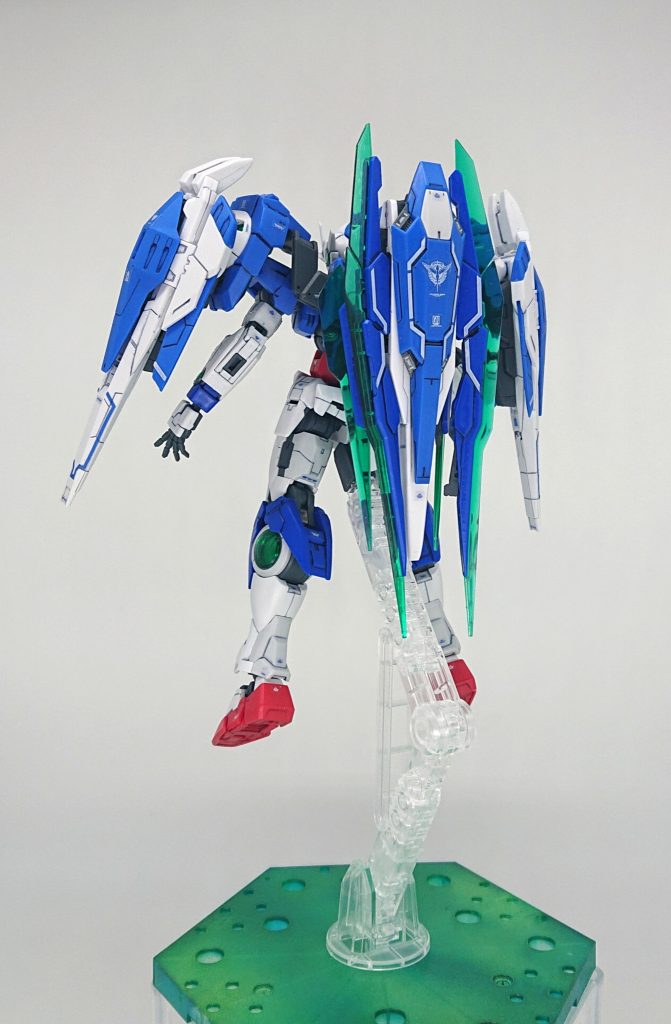 【クアンタ要素追加】
背中にクアンタのGNシールド(GNソードビット含む)を追加します。