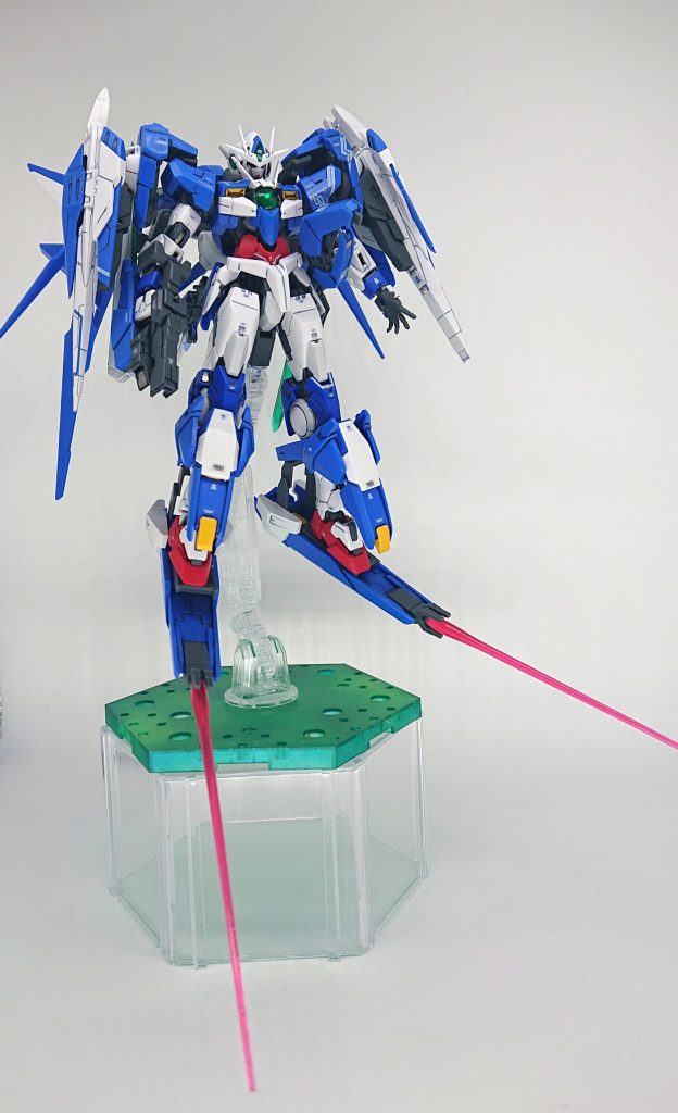 足先のサブアームにビームサーベルをつけました。