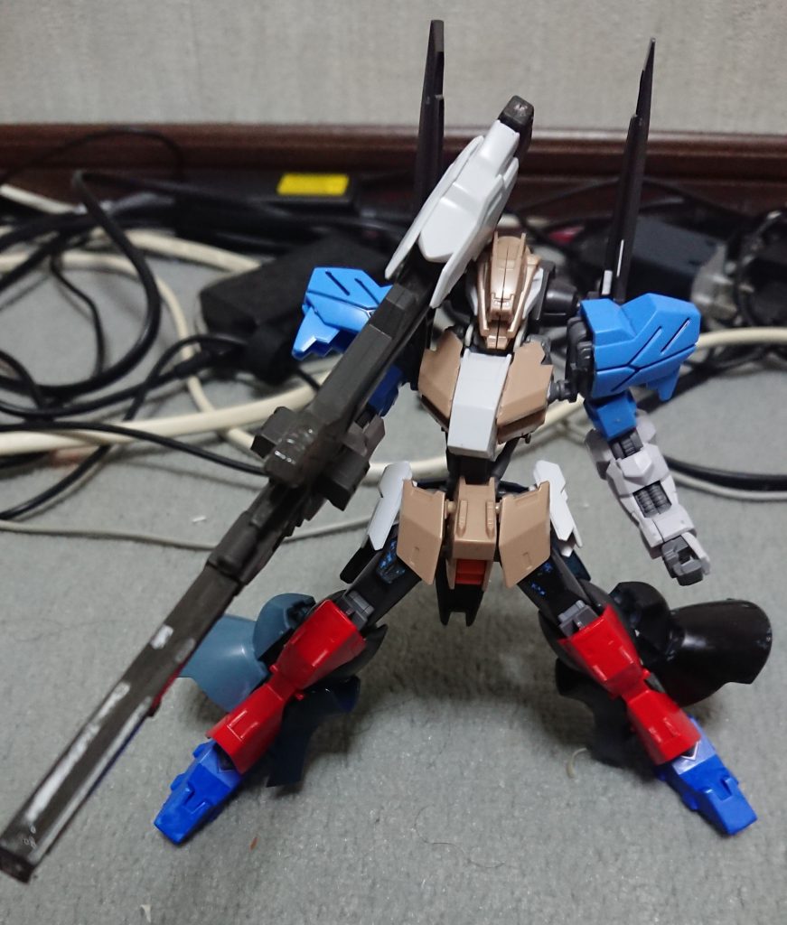 塗装前
脚部装甲をアスタロトオリジンに変更。
バズーカを短くし、バルバトスルプスの足のパーツを使って形を調整。