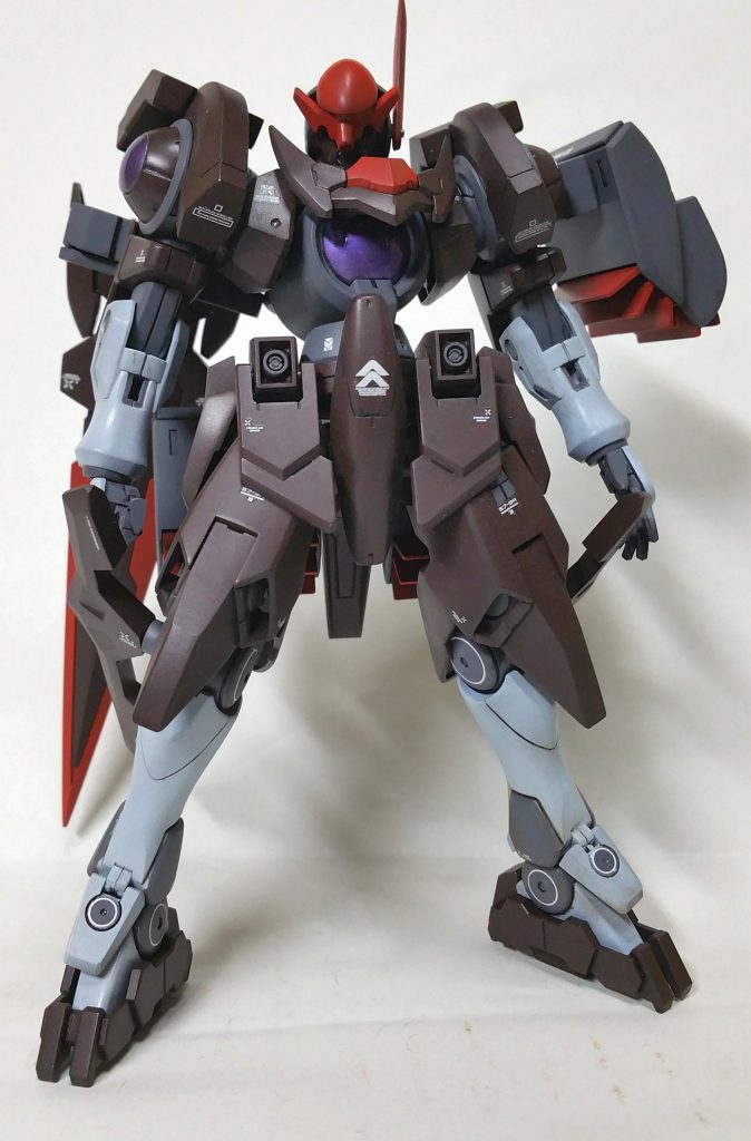 アヘッドのスラスターやコンデンサ増設で粒子もりもり蓄えてどっぷり放出したいなって気持ちです！　オレンジ色の粒子をたっぷり噴き出すということでイラプションという名前を付けさせていただきました。最近は暑くて僕の頭も噴火しそうです！