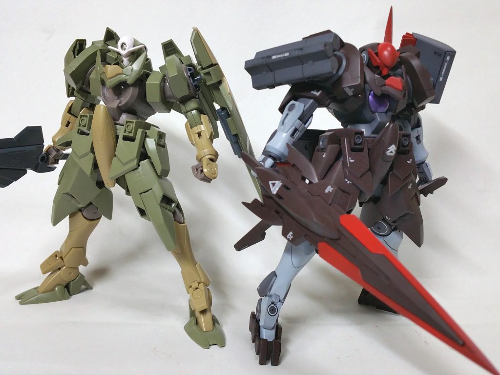 ジンクスⅣと比較！　Ⅳ自体はパチってあるのですがプレバン品はもったいなくて塗ったりできない症候群発症しています！　指揮官機も買えばよかった……