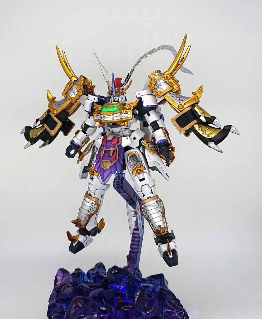 【前】
RGトールギスをベースに呂布リーオートルーパーから三国伝の玄武装呂布のパーツを取り外して、改めて使用しています。
通常の呂布のパーツも肩アーマーの延長のために使用しています。