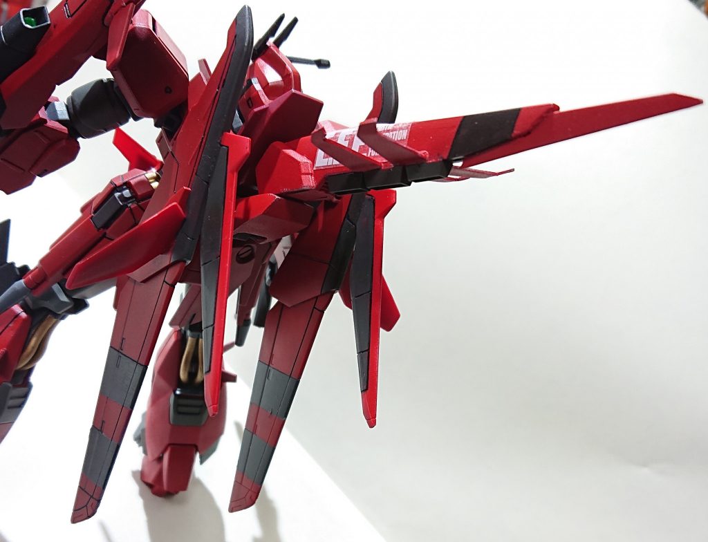 ウイングバインダーはウイングを一枚ずつ足してデルタプラス要素を足して､スタビライザーはレッドゼータっぽくロングテールスタビライザーに作り替えています～