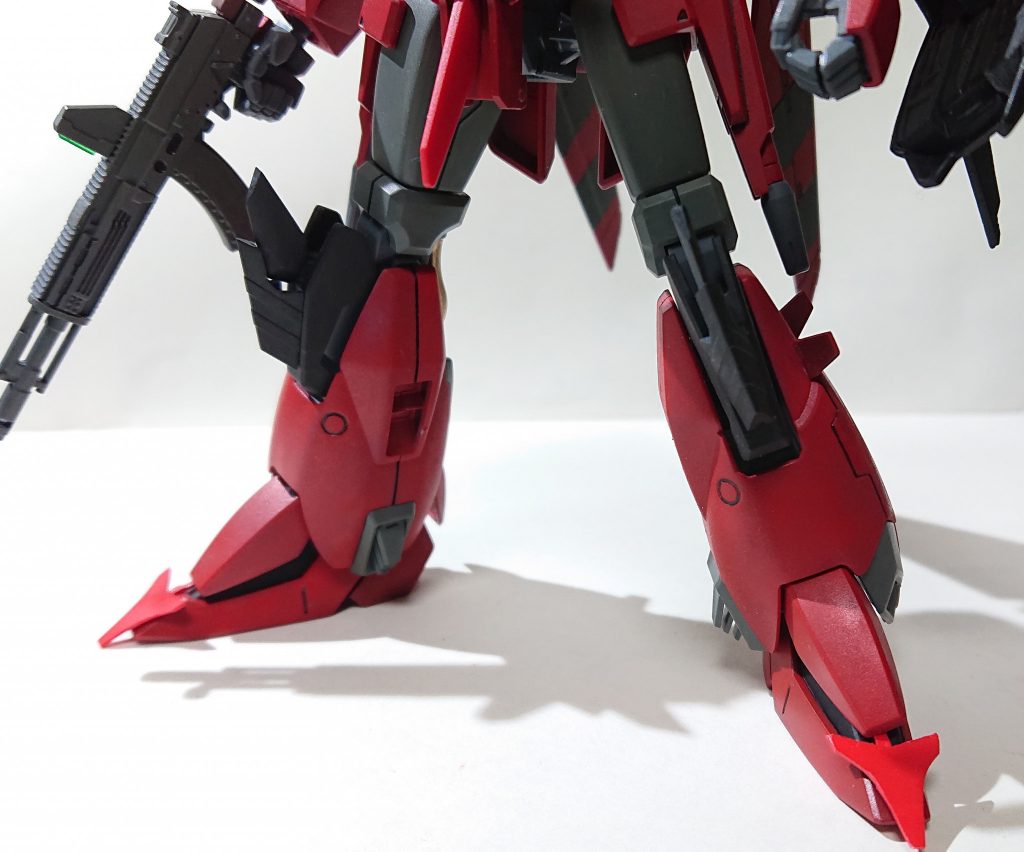レッドゼータの排熱フィンやトゲトゲしたパーツも付いてます