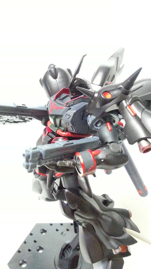 固定武装で背面両脇下からショットガン!ミサイル迎撃や不意の強襲に使えます。