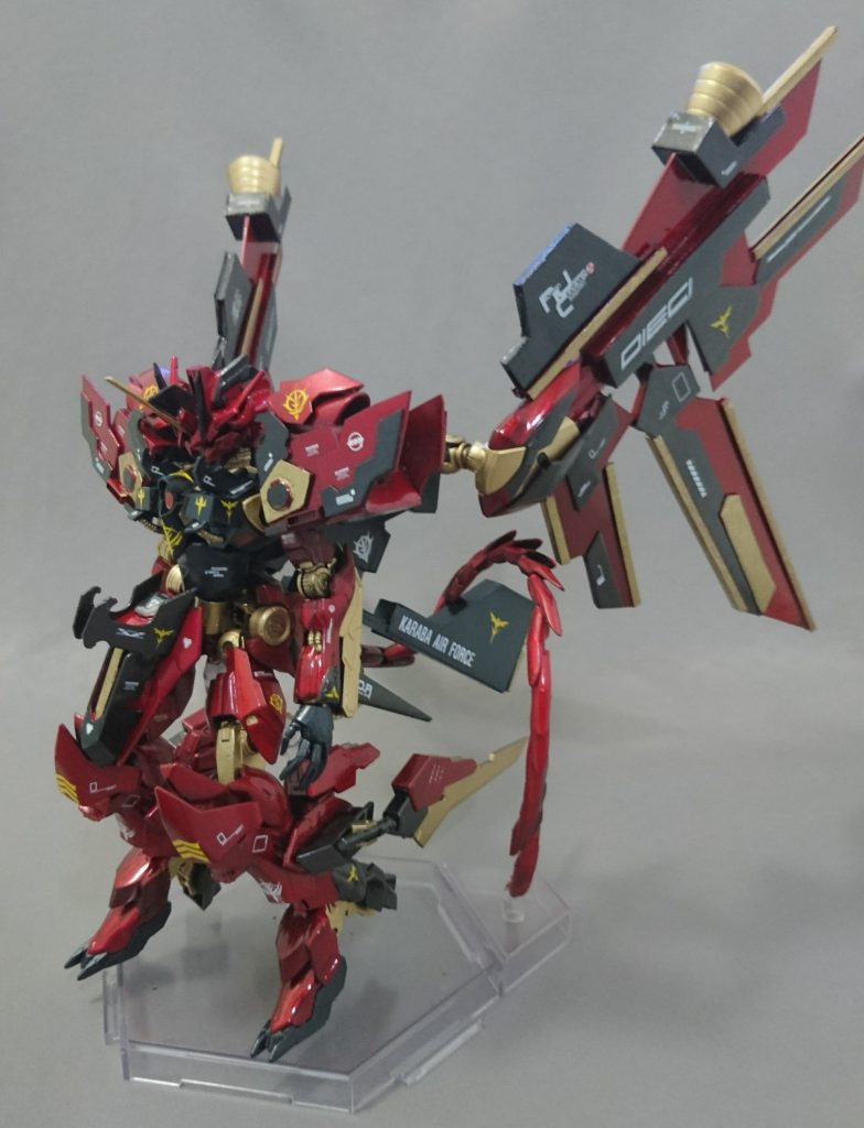 まずは正面です!
今回使用したキットは
HGガッデス
HG皇ギラーガ
HGガンダムバルバトスルプス
HGHi-νガンダムブレイブ(剣のみ)
プラ板です。