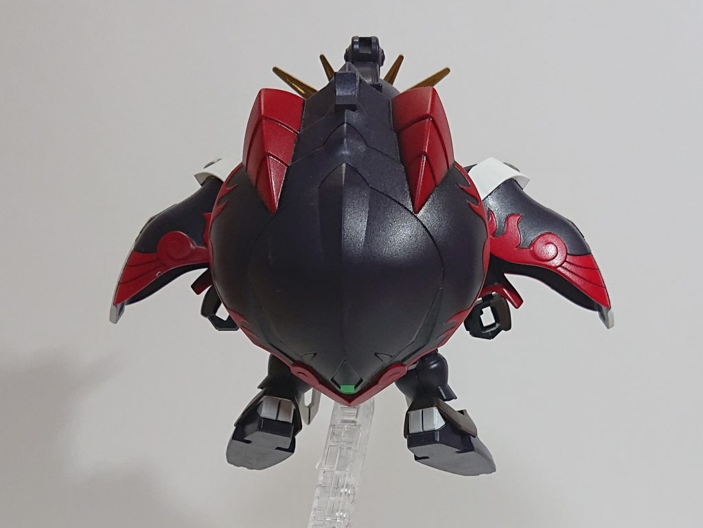 後ろ姿、、、これは帽子?甲羅?中華鍋?作ってるときは、なんとなくフードっぽく被るイメージにしましたが、改めて見ると謎ですね。