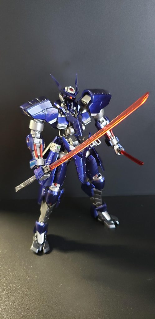 準決勝で見せた本気の2本持ちスタイル。
脳内設定の余談ですがこの時のバトルをオーガは見ており一目に見えるセンサーや二刀流、トランザムなど後のオーガジンクスに影響を与えました。