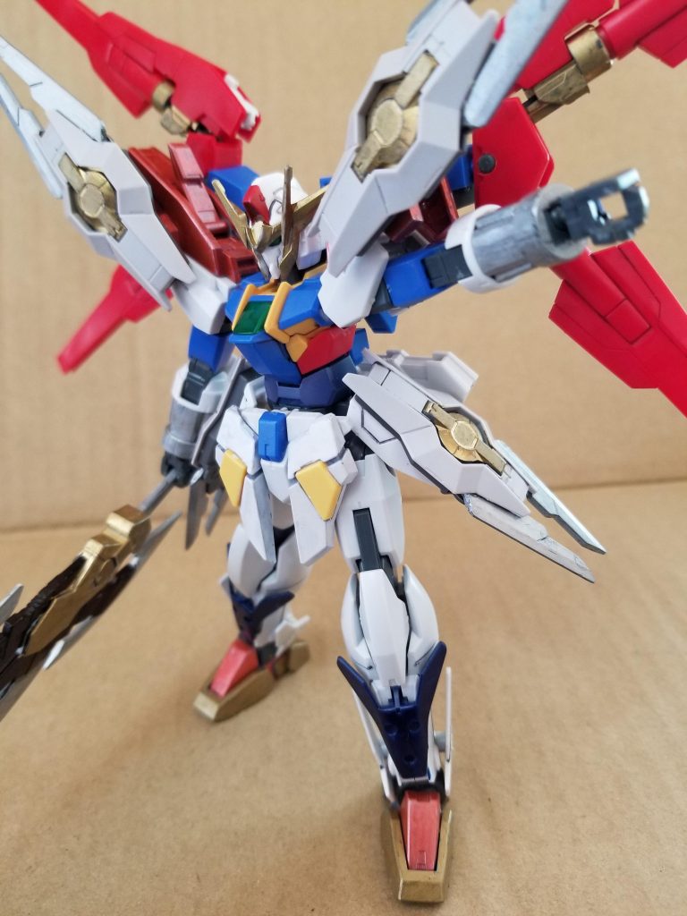 続いてガンダムリバーシグラディウス
今回は腰の太陽炉付きシールドを安定させるために腰アーマーに接着させ足もマグナムのからダブルオースカイの足にチェンジさせ安定性を高めました