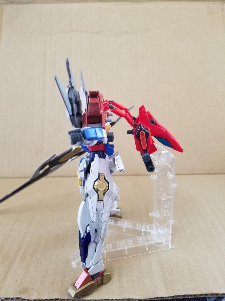 ガンダムリバーシグラディウス【剣神】モードに
するにはグラディウスブースターは武装を捨て
リバーシグラディウスはバックパックを切り離して合体が可能になります。
この間武装無しのがら空き状態になってしまうのが弱点でもあります。