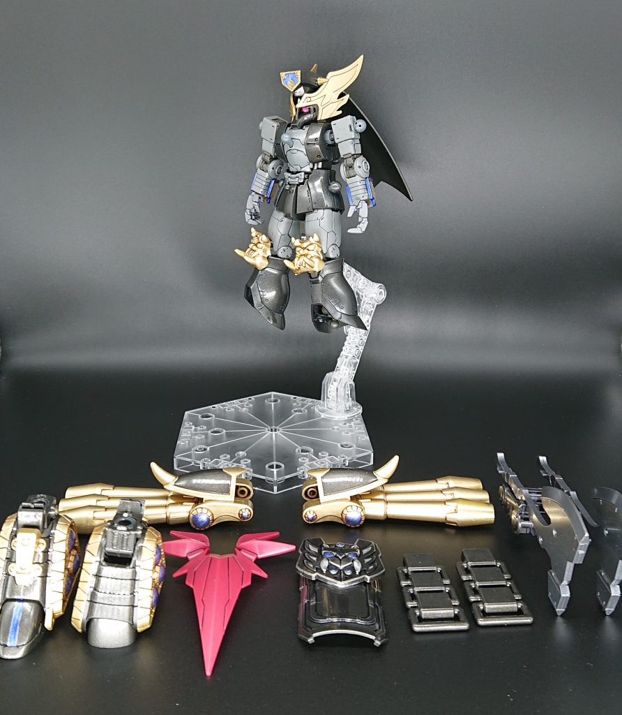 【分解】
各部パーツの接続はボールジョイントを使用しています。
董卓の足部分にザクⅠの足接続部分を移植しています。