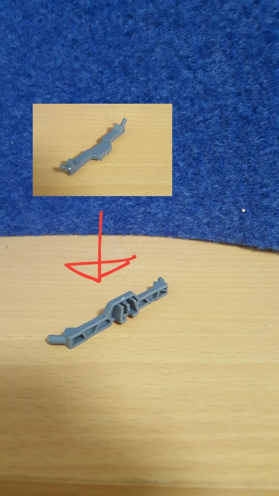 上側の画像のパーツをひっくり返し、