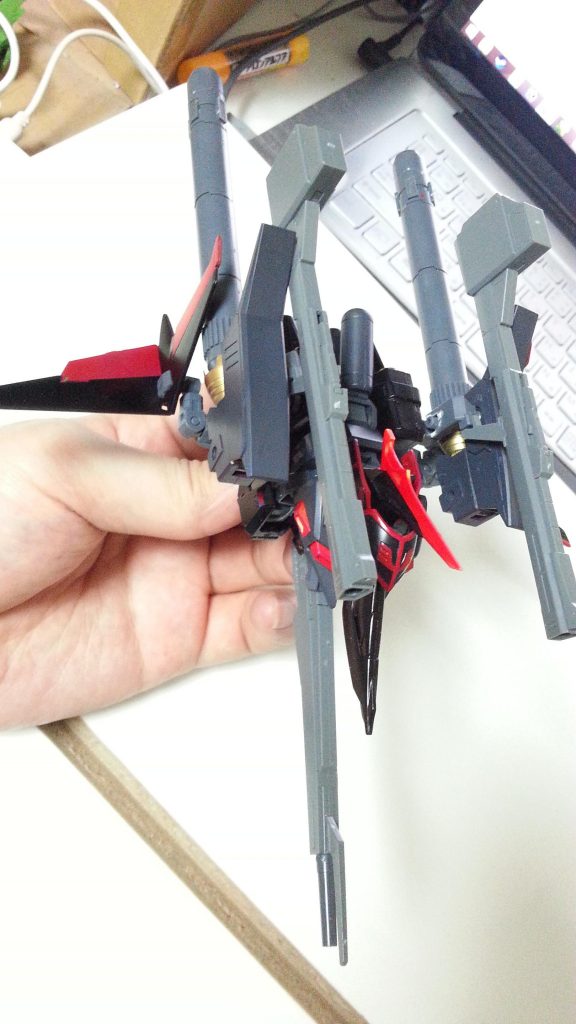 分離状態では上半身にメガビームライフルはマウント出来るんですが…悩ましい。