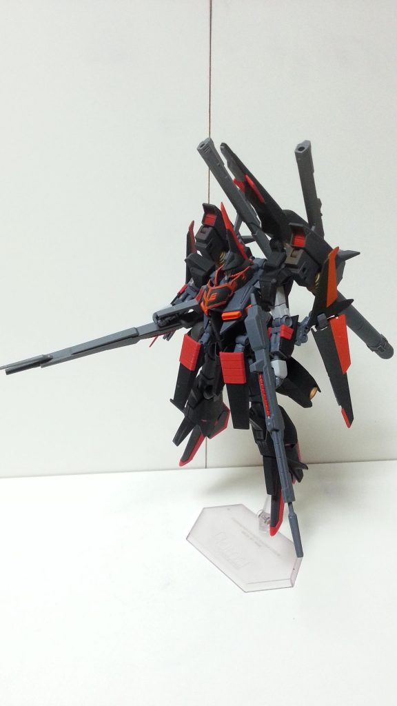 ジェネレータに直結しなくてもチャージすることでメガビームライフルの威力を上げる事も可能。