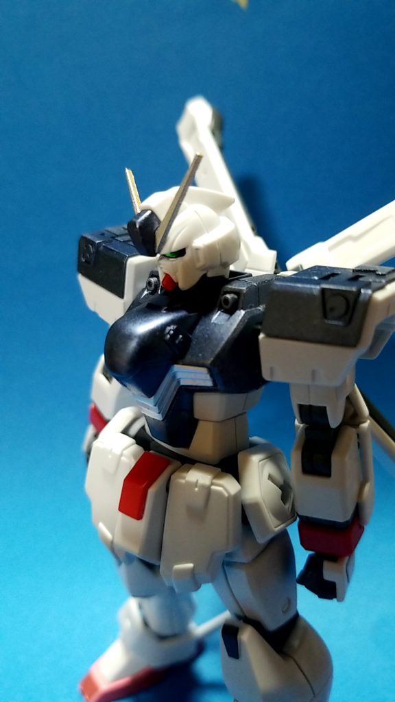 改造ポイントその１
頭部のドクロの除去。
海賊機では無く、軍用機である事をイメージ。