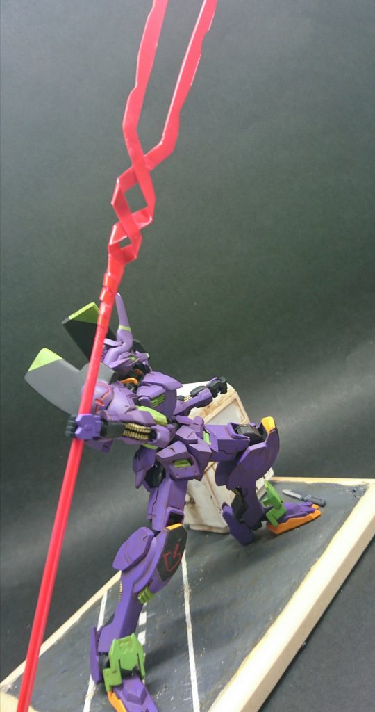 エヴァといえばロンギヌスの槍かなと思い、ぽいものを作りました。そしてやっぱり投槍ポーズがマストかな？