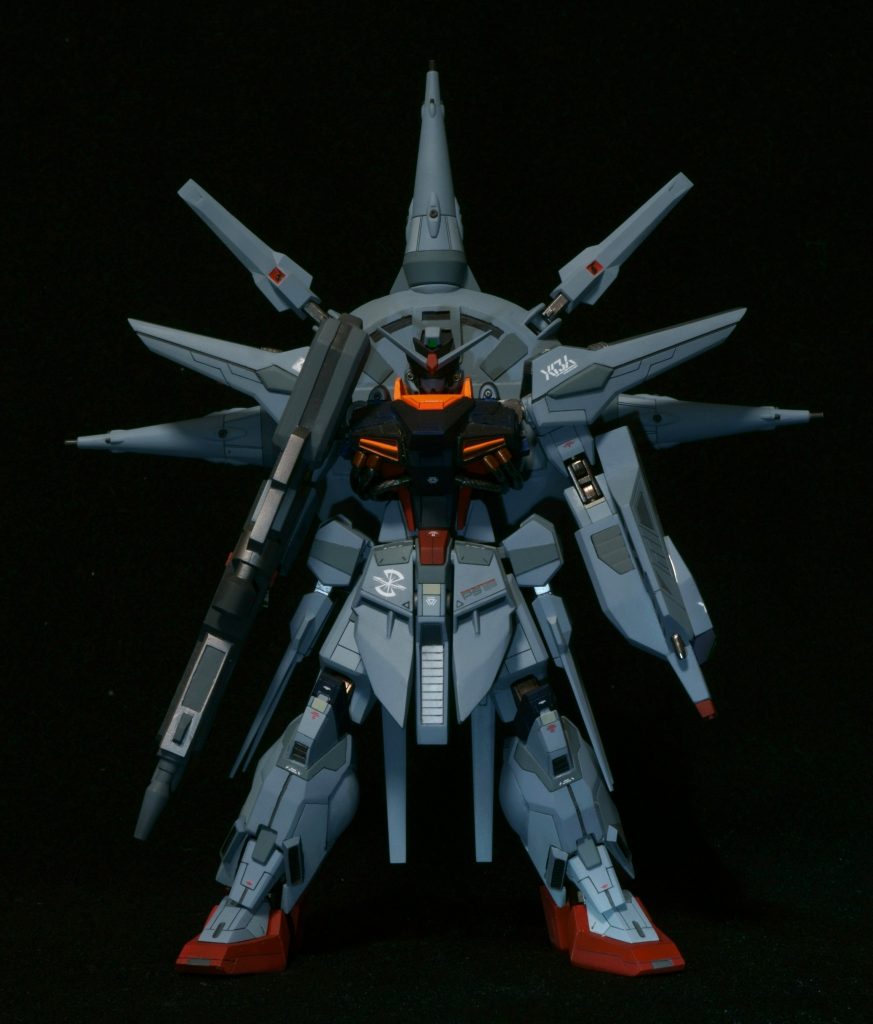 正面です。
脚部を太く、フロントスカートを大型化、胸部も大型化しましたがクビレを付けることによってマッシブさがより強調されたかと思います。