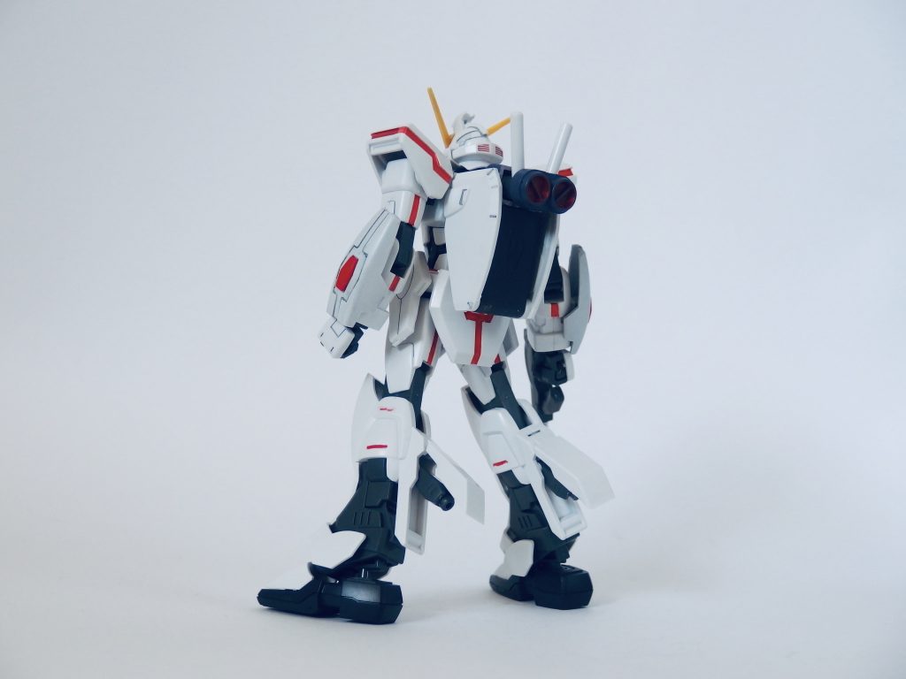 後ろから。
通常時はヴォワチュール・リミュエールを外して、ビームサーベルを取り付けています。