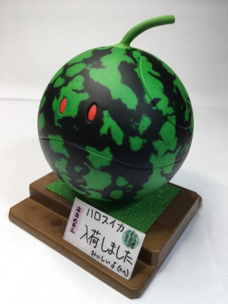 頭のフタ(？)以外の合わせ目は消してます。札は名札サイズの紙に手書きして縮小コピーしてます。