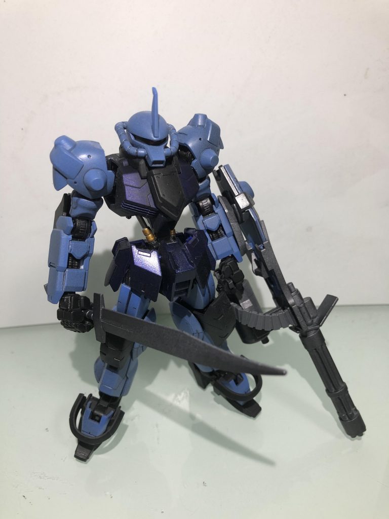 って事で、グフカスを鉄血キットで鉄血世界観風に再現してみました。けっこう細身ですが、グフに見えると思います。
……見えます…よね?