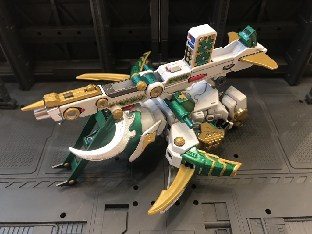 稲妻雷撃形態への変形もできます。