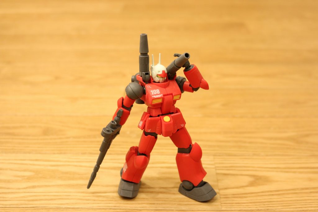 平手付属。肩のキャノン構えは定番ですね。