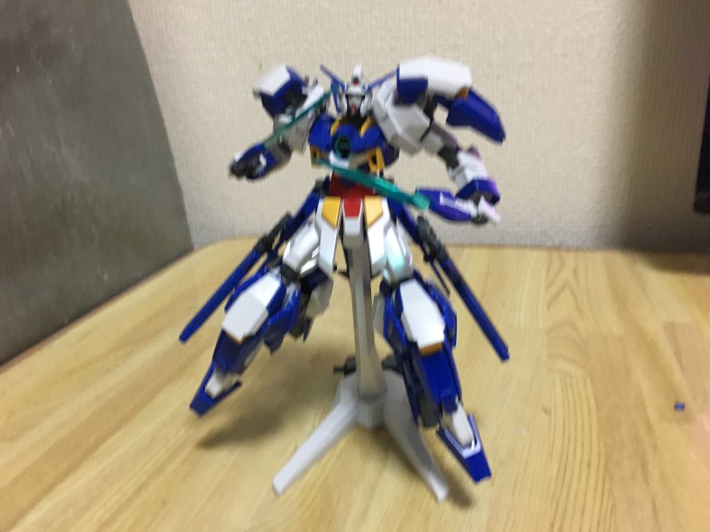 シグルブレイドはマグナムのシールドを分割し、GNブレイドの柄と組み合わせてます。