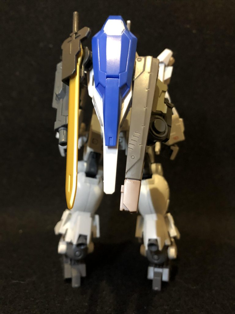 背面。この機体(武装状態)の最大の特徴、ライフル拡張キット。一見まとまりがないように思える載せのせ感がたまりませんね。