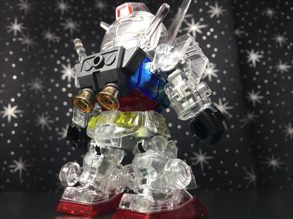 背面。薄っぺらなバーニアがあんまりだったので、金属パーツでボリュームアップしました。(スタッズの部品です。手芸用品