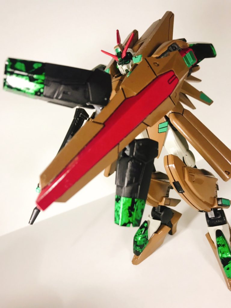 550mm複列位相高エネルギー砲・270mm高エネルギー砲搭載ビームシールド ケルベロス
本機の特徴となる3連エネルギー砲を搭載したビームシールド。高い威力を誇るがエネルギー消費も激しく長期戦には不向き。