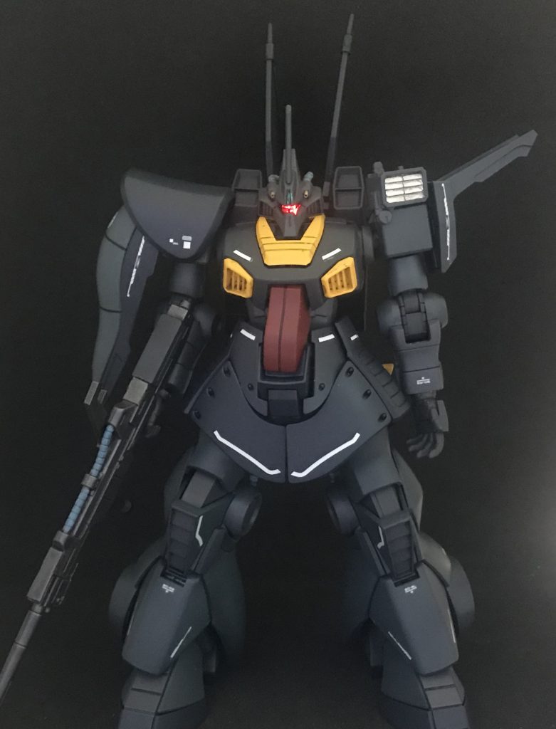 光っているのがわかりにくいとコメントがありましたので、暗めにして撮影。