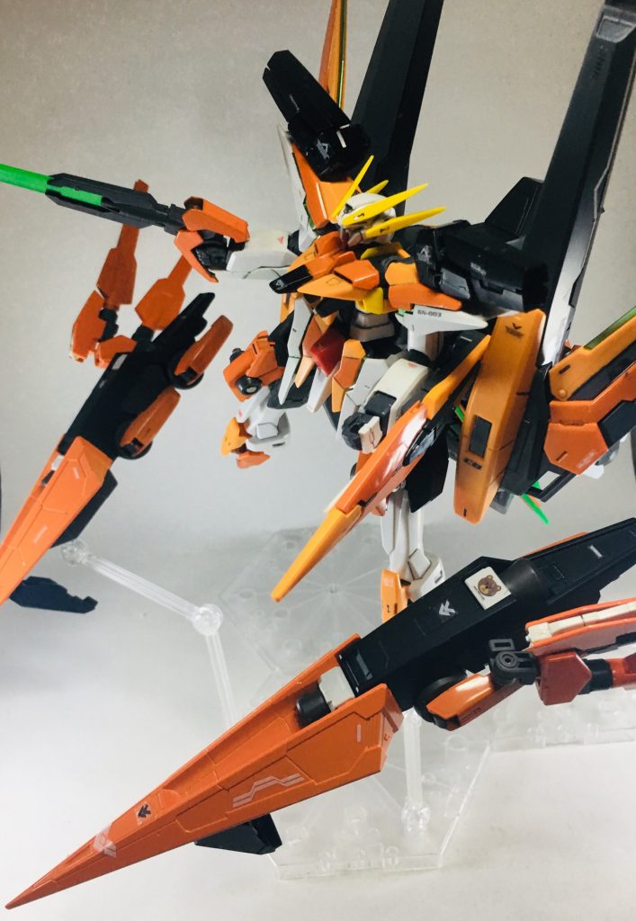 GNクローを射出。
基本はブースターと使用するが、自体も武器になる形。
マザーファンネルのように使う。
各種、遠隔操作系武装は男の子が担当しており、基本は防御に使うことが多いが、キレると攻撃に移る。