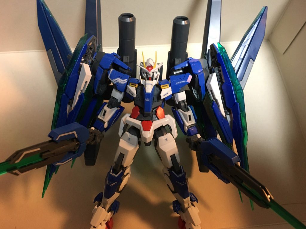 バーストマスターの名を冠する、大量の物を同時に破壊する事に特化した形態です
ザラキエルからバックパックとGNソードを拝借しています
ビットの数が増えたため、より多数の敵にも対応可能です