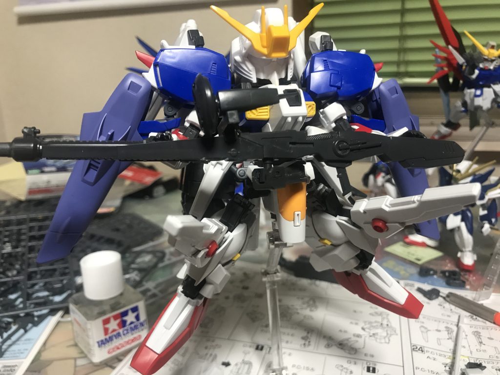 ご覧の通り 頭以外は全てHGのパーツです
プロペラントタンクはキマリスのブースターです