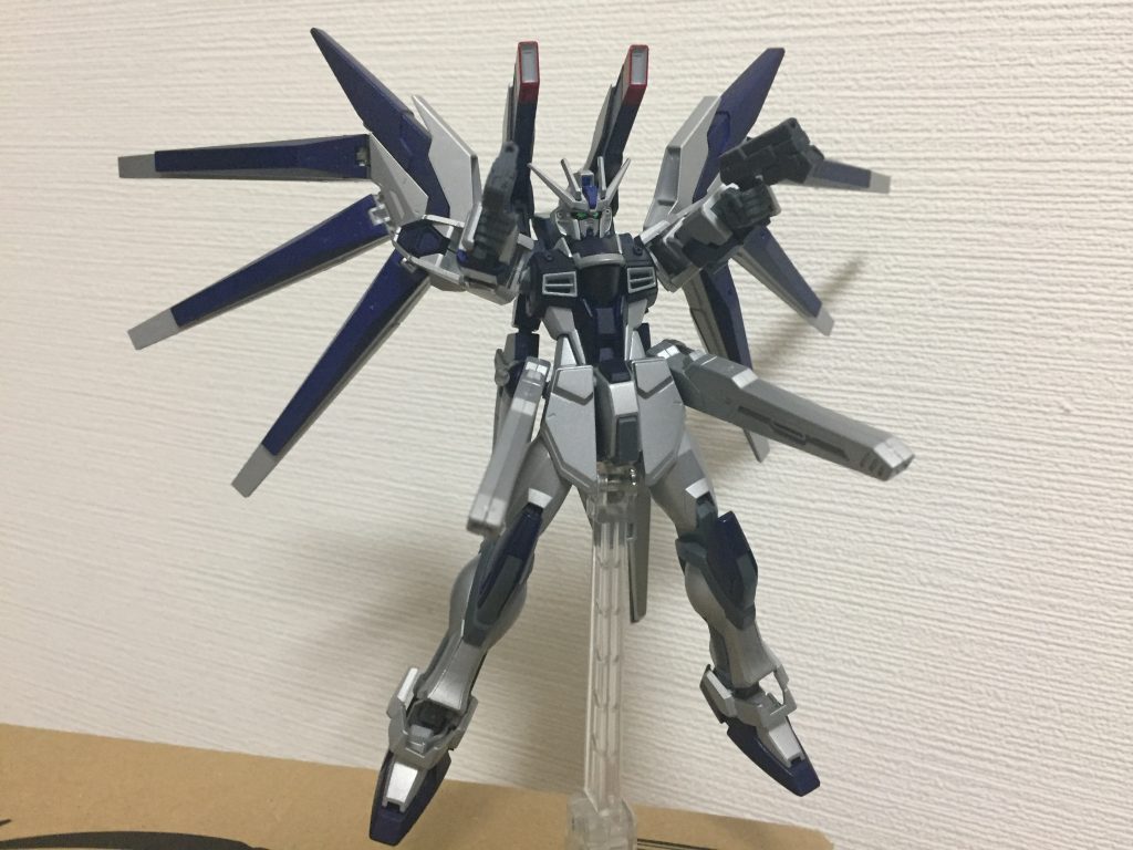 フルバーストモード。ビームキャノン二砲、ビームライフルショーティー二砲、バラエーナ二砲の計六砲による一斉射撃。