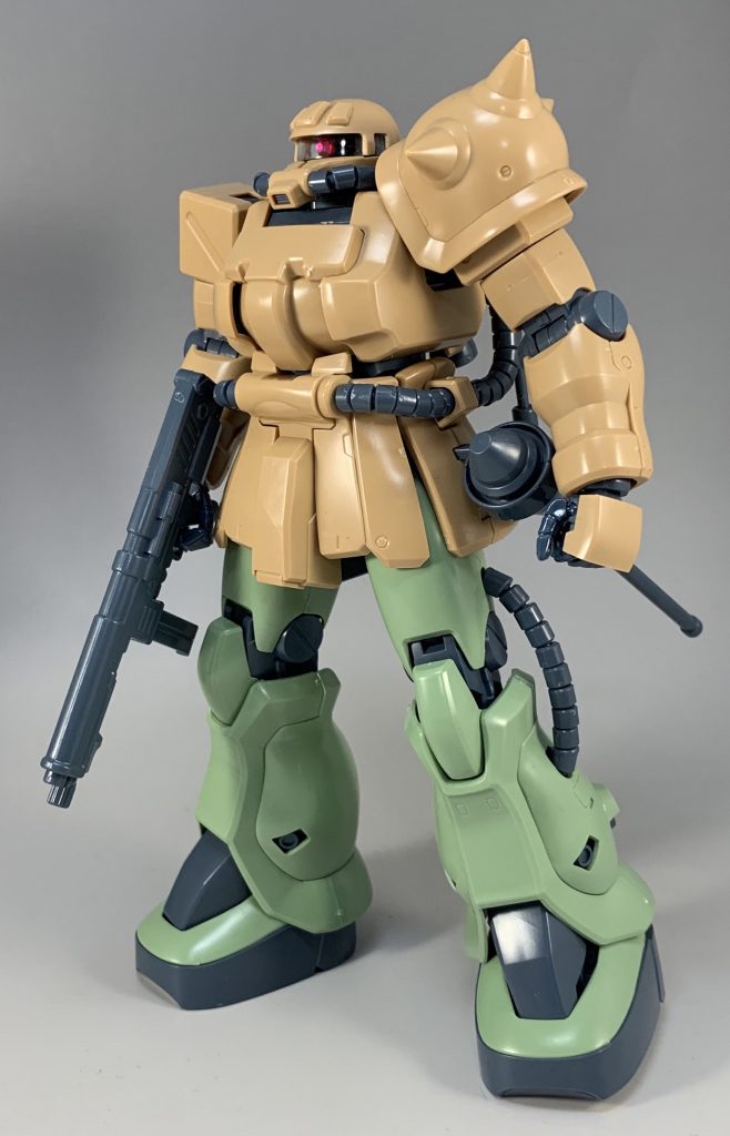 上下別色て応急処置感が格好良いですよね。