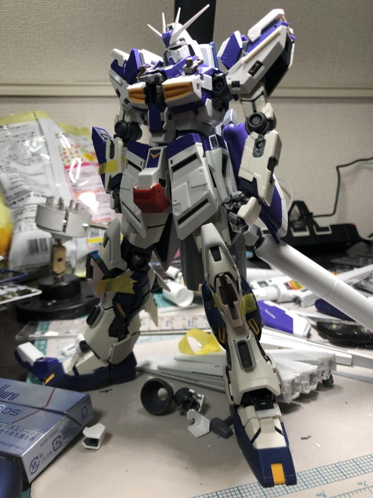 塗装前です。他にもストライクルージュの足パーツやサザビーのパーツが付いてます。