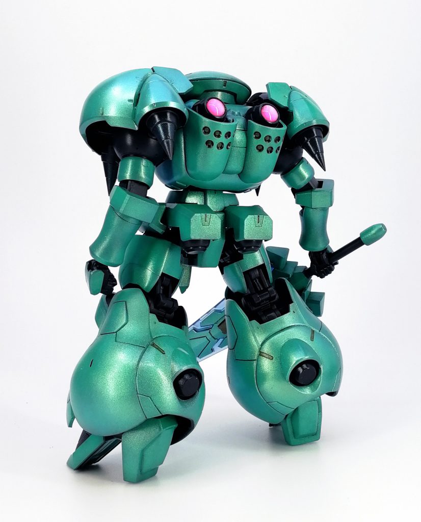 胸やら背中やらには魔導的なやつにはよく付いてる光る魔力的なアレ。