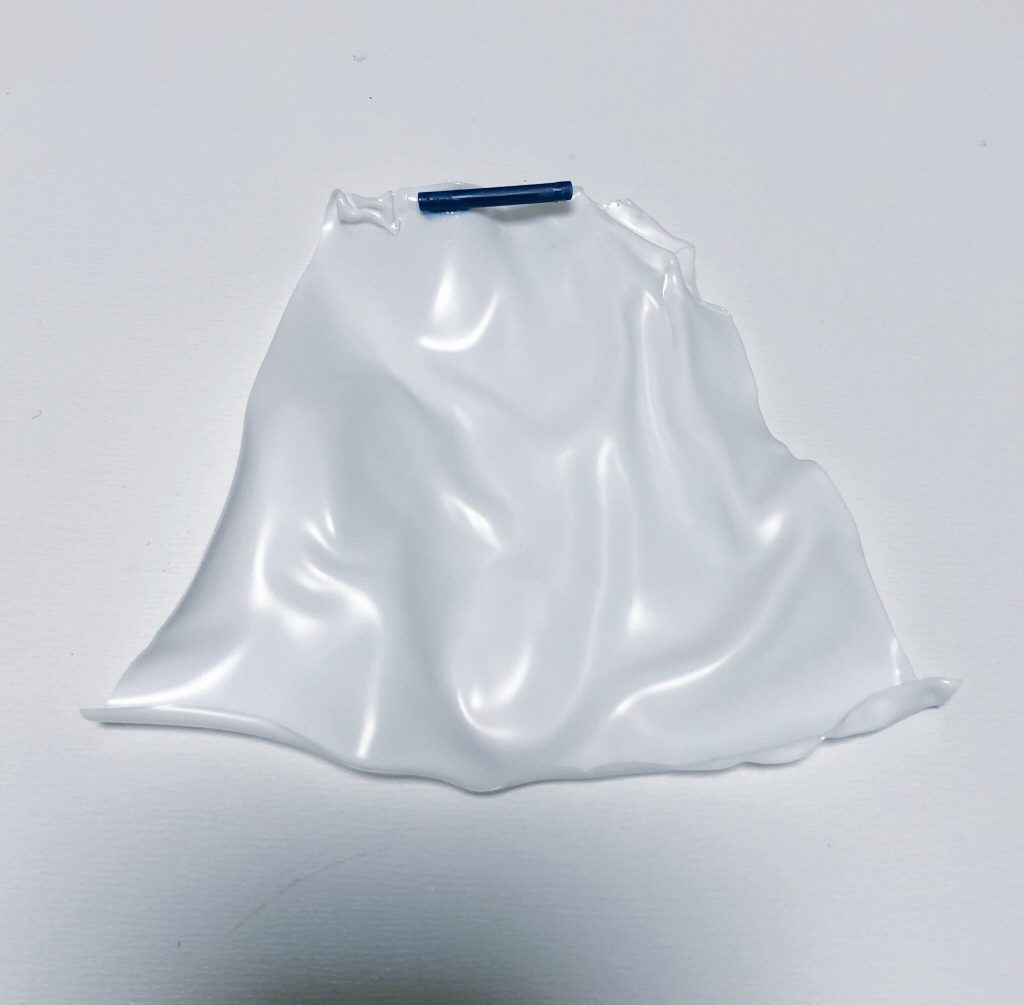 自作マント。
プラ板とランナーで簡易的なもの。