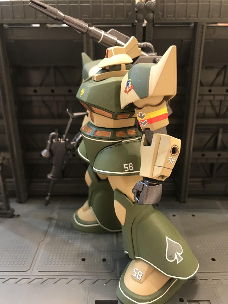 腕は、MSVムックのイラストのように、三連ミサイルランチャーをつけてない状態のものにもできます。