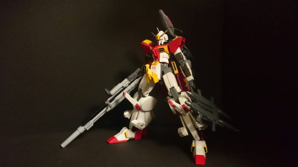 正面
股間部にある突起上のパーツはマウントラッチであり、
ある対ビーム用新装備を搭載する予定だった名残である。