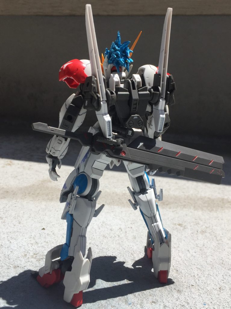 脚はトランジェントガンダムグレイシャーのものを移植しています。