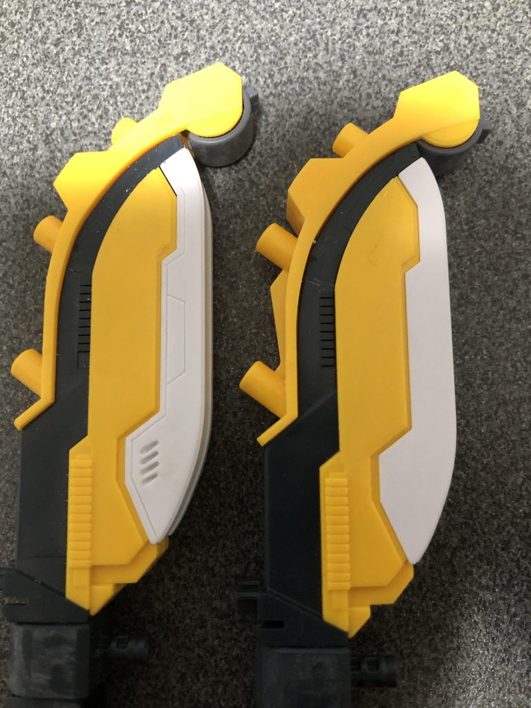 サブレッグ横のディティールアップです。0.2のタガネでスジボリしました。