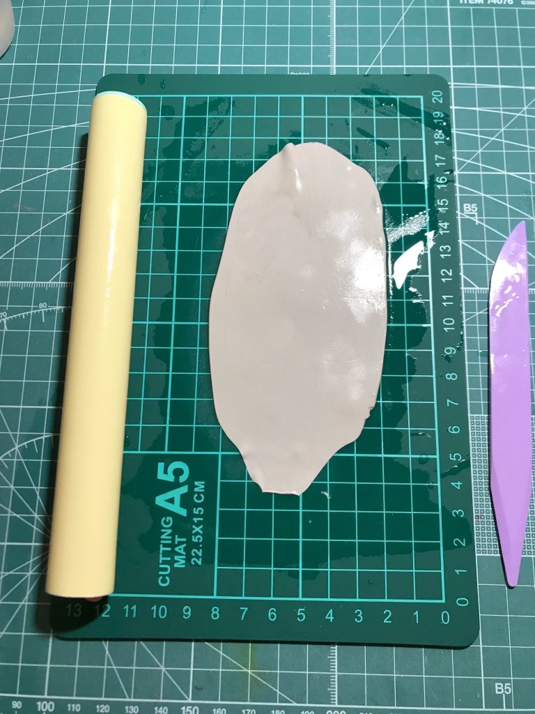 マント→パテを伸ばして成形