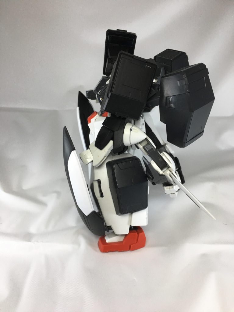 てな訳で基本はリボーンズガンダムとガンダムヴァーチェ。
あとはスローネのパーツで構成。
GNドライブは擬似ドライブ3個積み。
あとはGNコンデンサーでサポート。