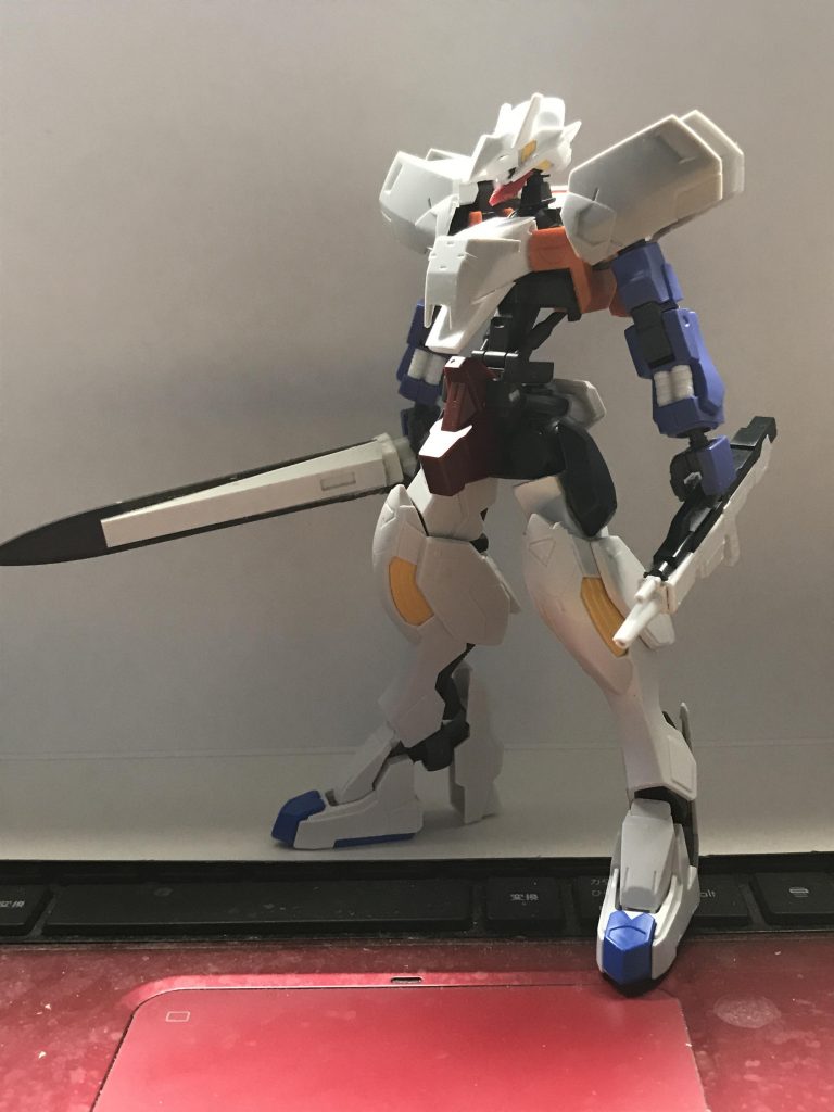 最初期の写真。本来はガンダムフレーム系の機体ですらありませんでした。ここにバエルやBD3号機(旧HG)のパーツを足して今の形になりました。最初に完成した時はその時点で満足し、塗装が荒くなってしまい…今では後悔のタネの一つです笑