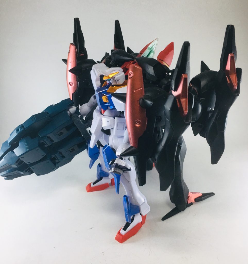 擬似GNドライブとはいえ、6個積み。
GNビックキャノン、GNビームクローがメインウェポン。