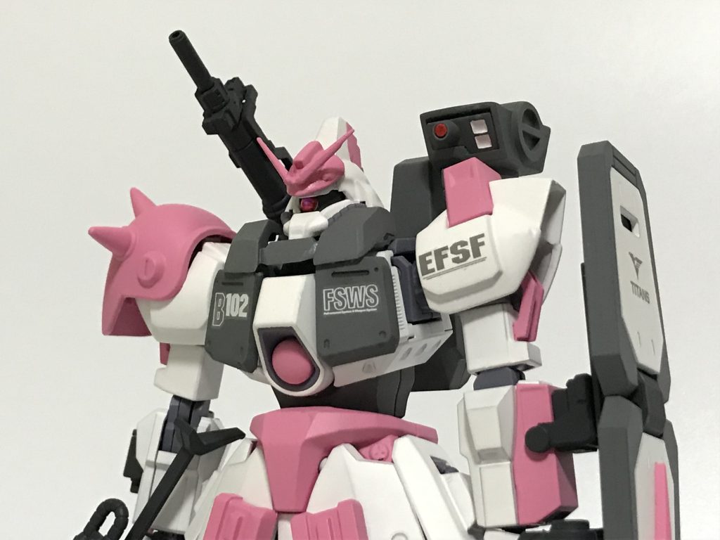 腰や胸にはFSDのフロントアーマーや腰アーマーを付けてます。
首回りはジェスタキャノンのパーツを装備。あと頭の接続パーツを延長して首を長めにしてあります。